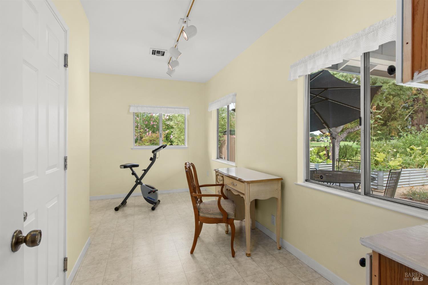 304 Mockingbird Circle Santa Rosa, CA 95409 - Photo 29 of 50 Bonus room - Is it an office, exercise room, craft room?
