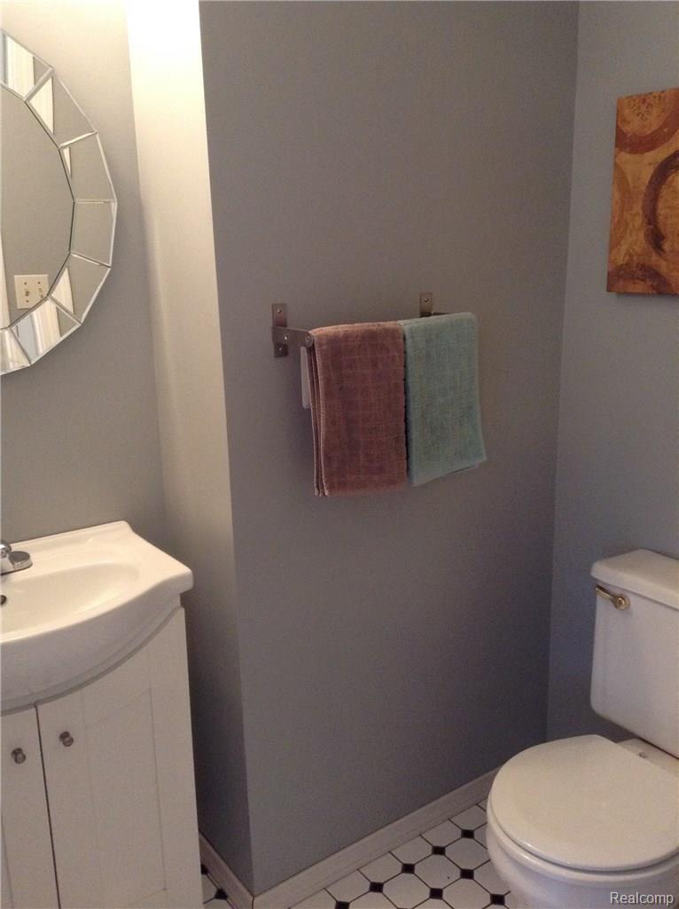 28350 Grix Road New Boston, MI 48164 - Photo 27 of 47 545C33A9-4D4F-4085-B1FE-CD402DCFF3FC.JPG