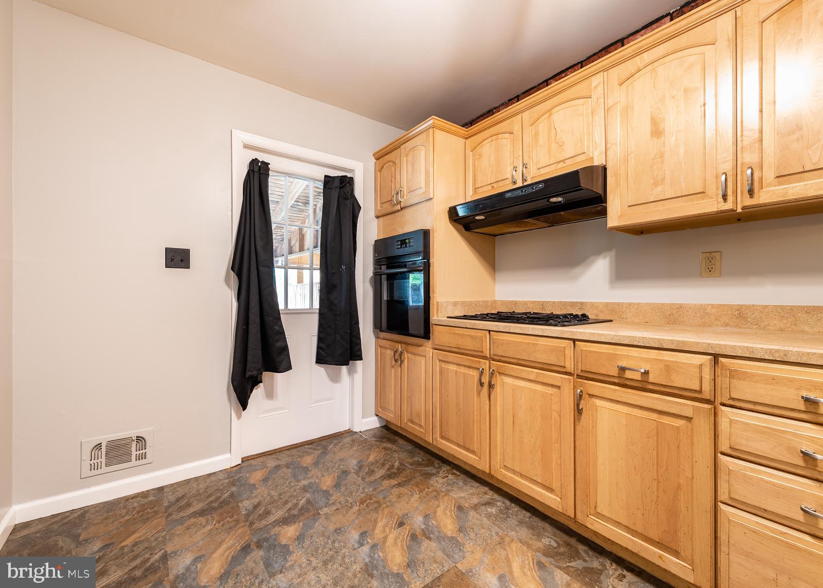 5747 Utrecht Road Baltimore, MD 21206 - Photo 12 of 25 kitchen with table space