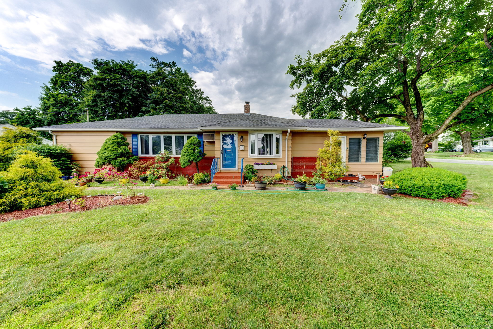 5 Chestnut Road Newington, CT 06111 - Photo 1 of 1