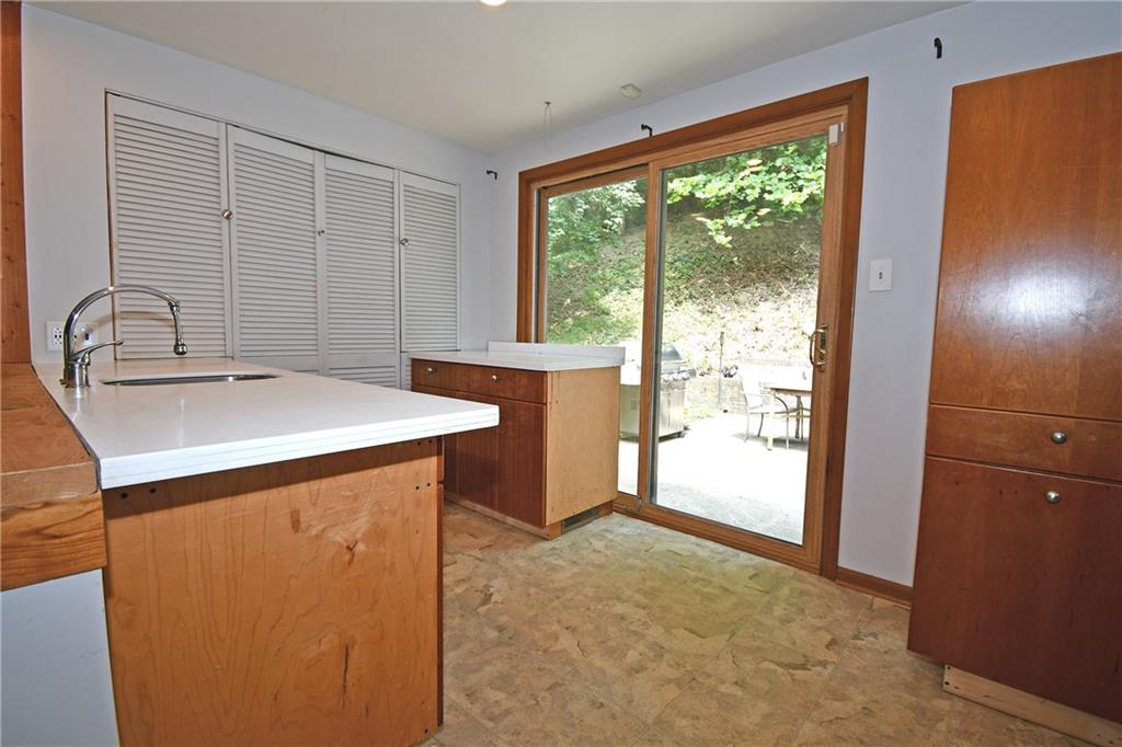 986 Segar Road Pittsburgh, PA 15243 - Photo 13 of 48