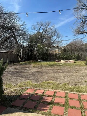 a view of a yard