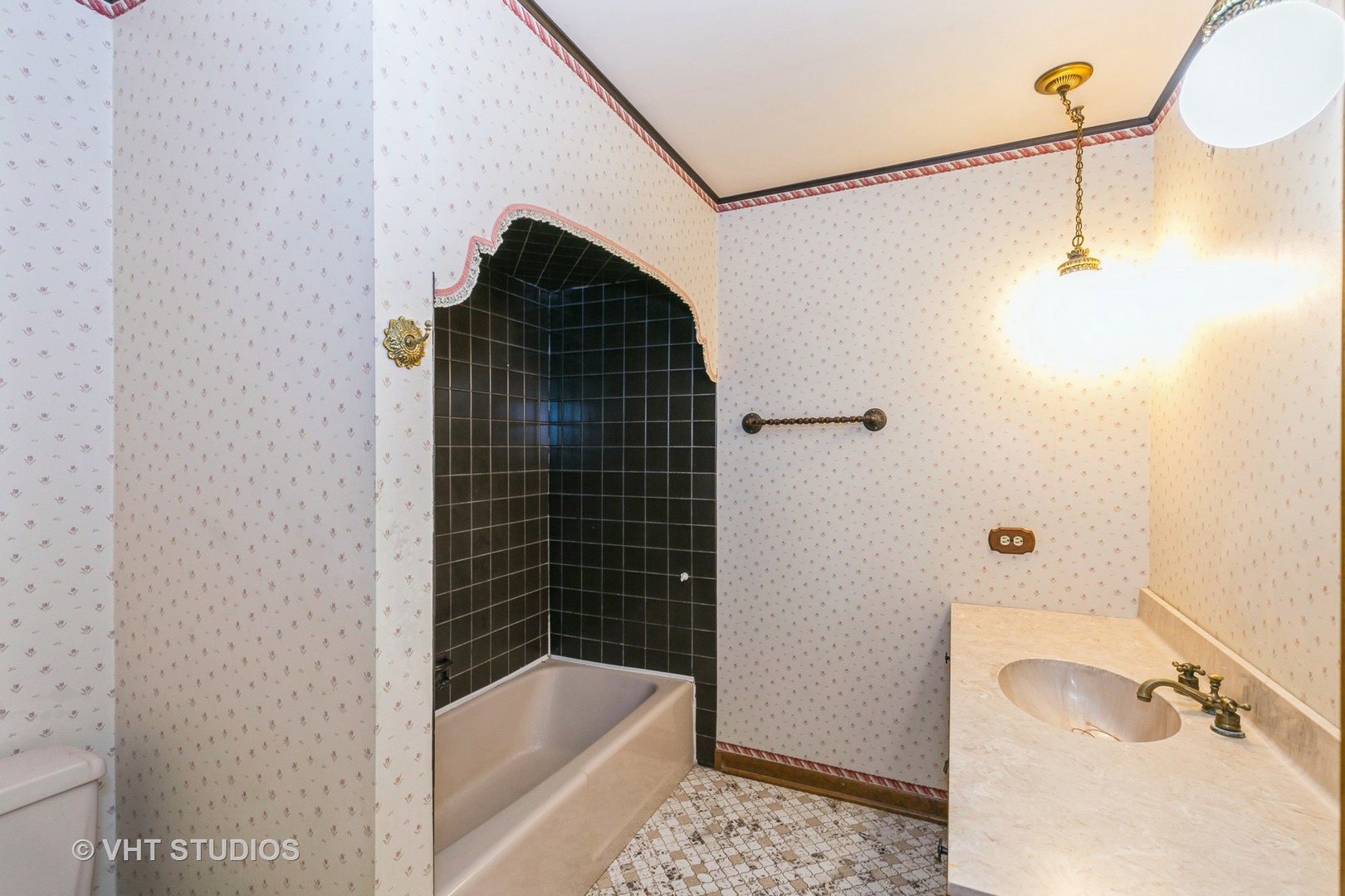 565 Hamilton Wood Homewood, IL 60430 - Photo 14 of 20 Gallery Image 14