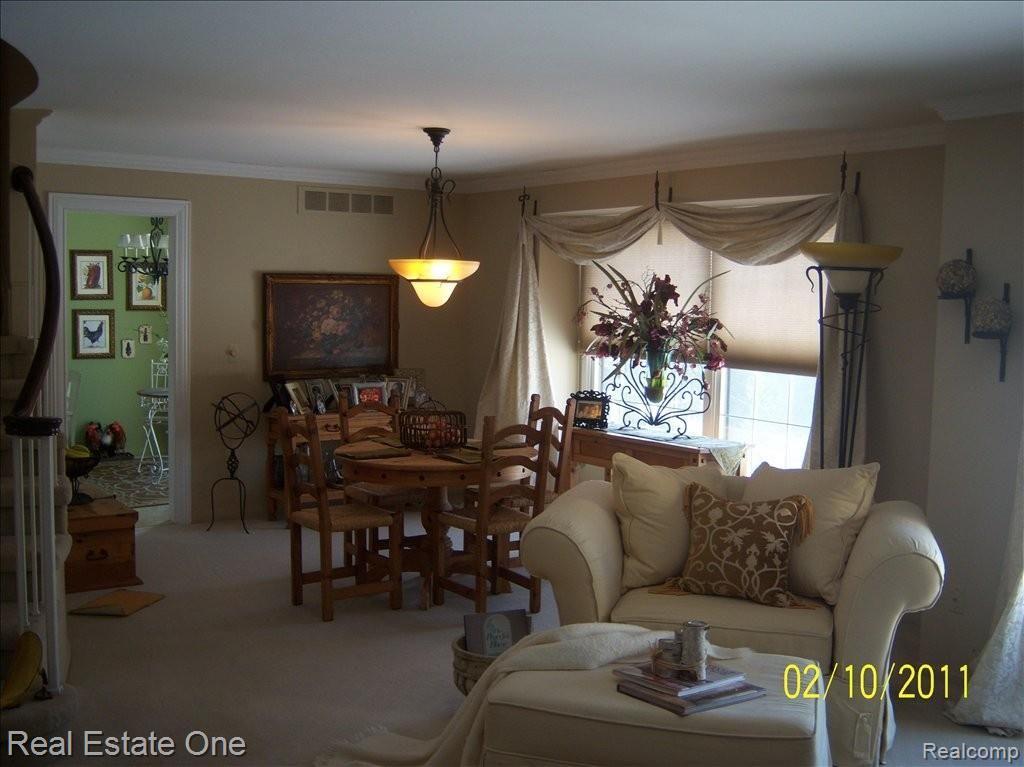 6455 Noble Road, Unit 15 West Bloomfield, MI 48322 - Photo 8 of 23 View from living rm to DR