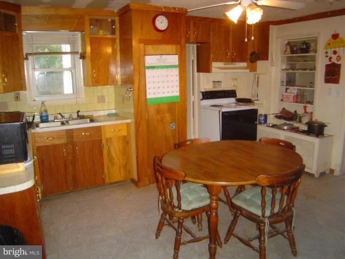 5808 Cabbage Spring Road Mount Airy, MD 21771 - Photo 5 of 12 Kitchen