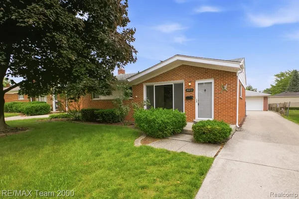 $2,000 | 8512 Norborne Avenue, Dearborn Heights, MI 48127