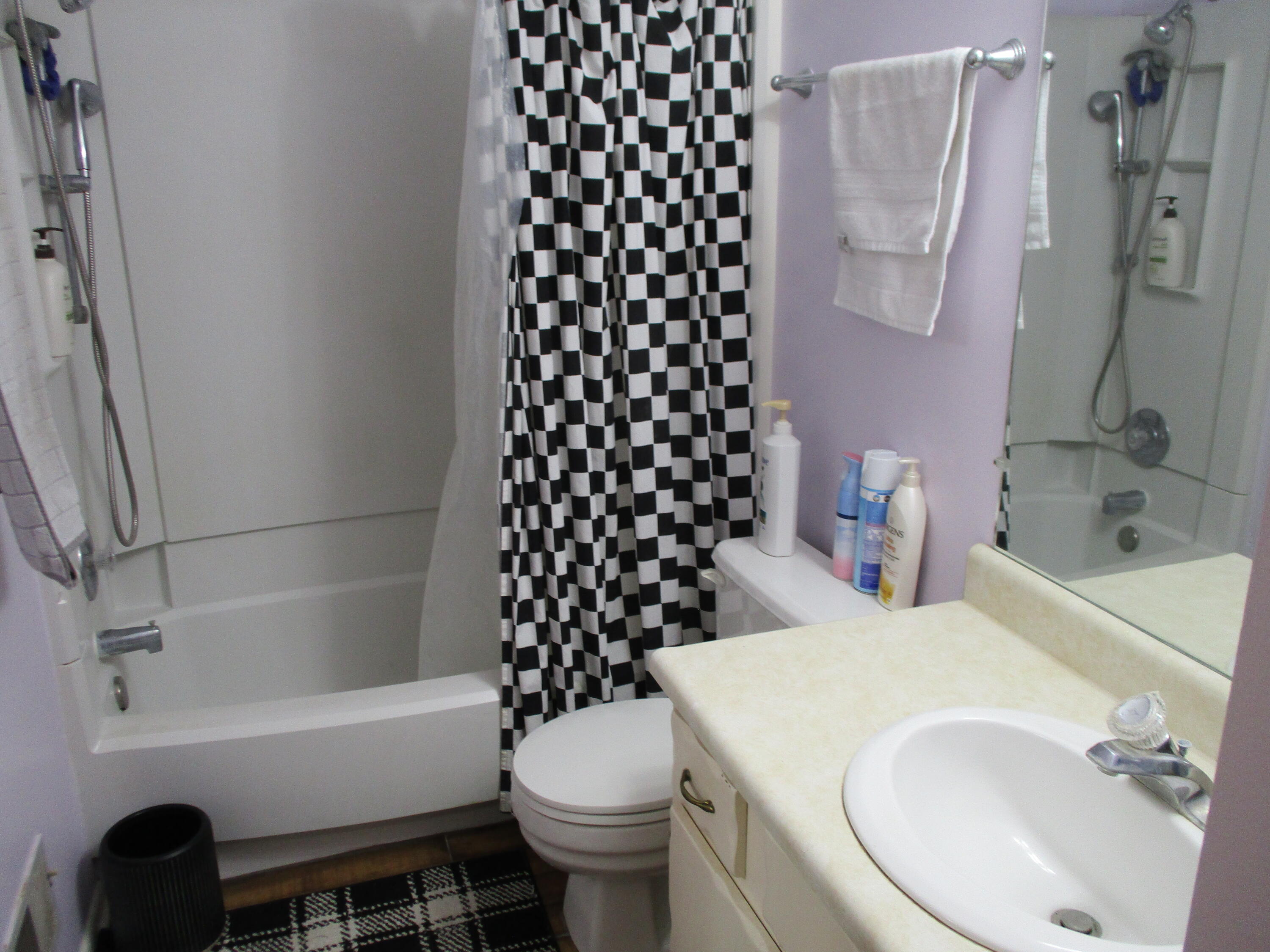 2376 Strathmore Street Kalamazoo, MI 49009 - Photo 3 of 14 IMG_1508