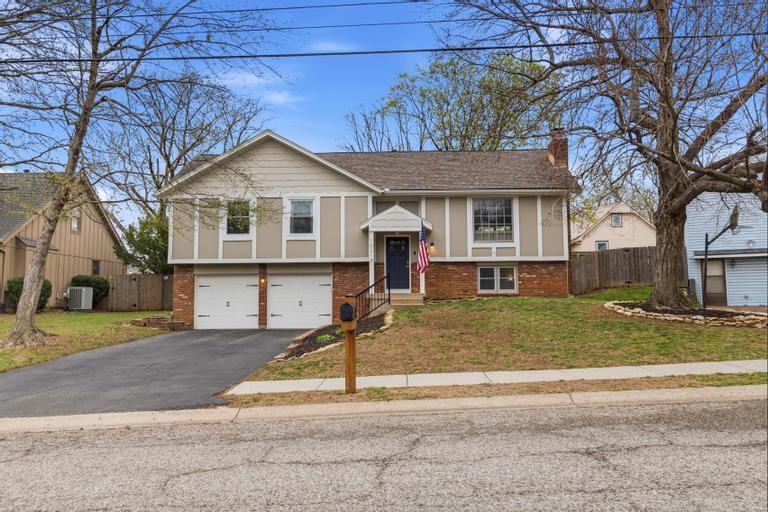 10210 Rosehill Road Lenexa, KS 66215 - Photo 1 of 10