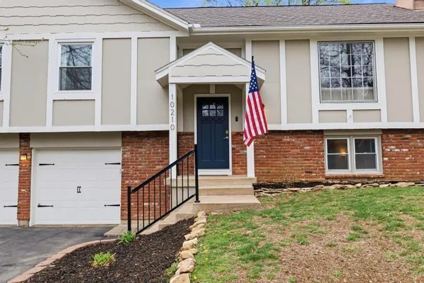 $380,000 | 10210 Rosehill Road, Lenexa, KS 66215