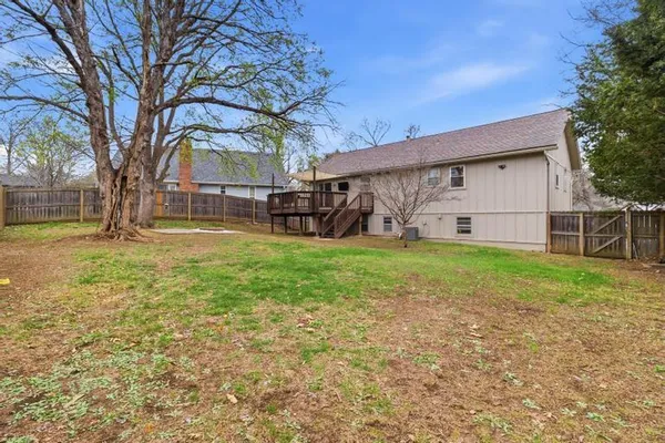 $380,000 | 10210 Rosehill Road, Lenexa, KS 66215