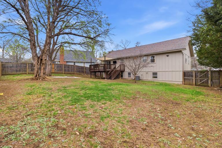 10210 Rosehill Road Lenexa, KS 66215 - Photo 5 of 10