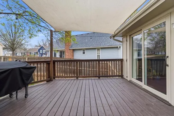 $380,000 | 10210 Rosehill Road, Lenexa, KS 66215