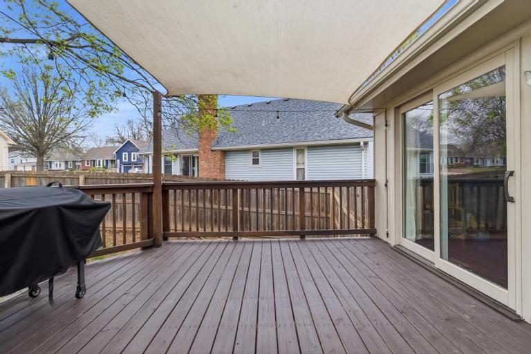 10210 Rosehill Road Lenexa, KS 66215 - Photo 6 of 10