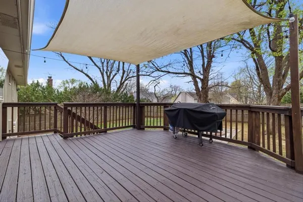 $380,000 | 10210 Rosehill Road, Lenexa, KS 66215