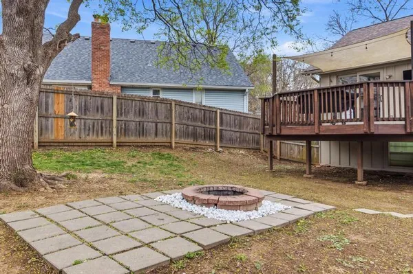 $380,000 | 10210 Rosehill Road, Lenexa, KS 66215