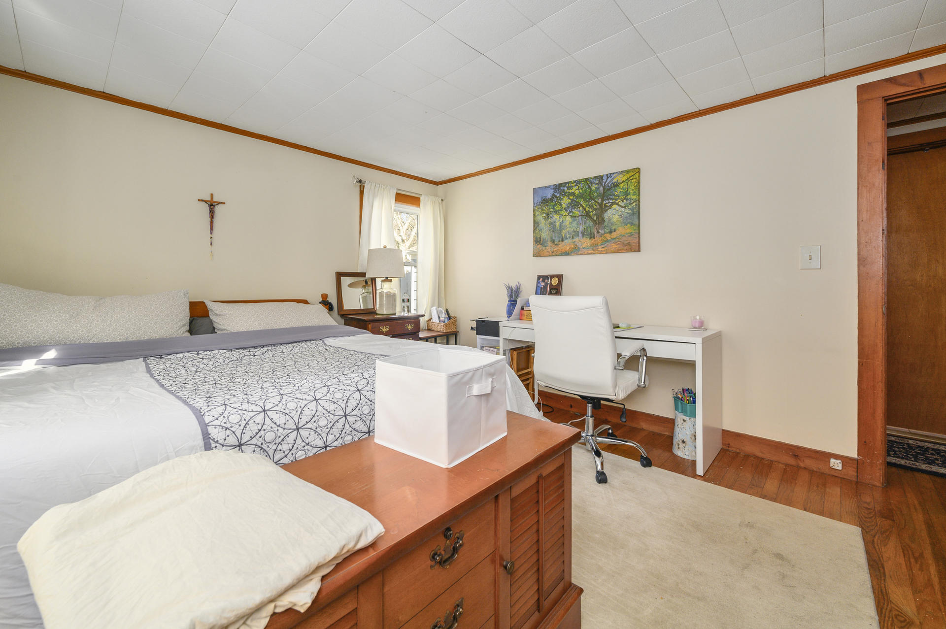 358 Strawberry Hill Road Centerville, MA 02632 - Photo 13 of 25 a living room with furniture and wooden floor