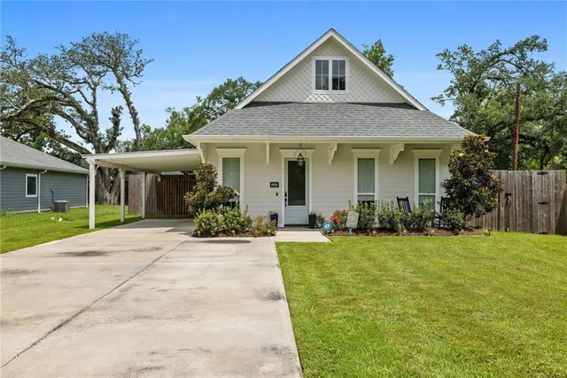 $525,000 | 208 East Pecan Street, Ponchatoula, LA 70454