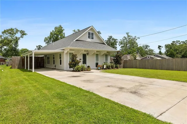 $525,000 | 208 East Pecan Street, Ponchatoula, LA 70454