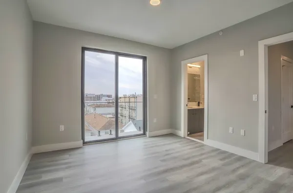 $3,230 | 3516 John F. Kennedy Boulevard, Unit 203, Jersey City, NJ 07307