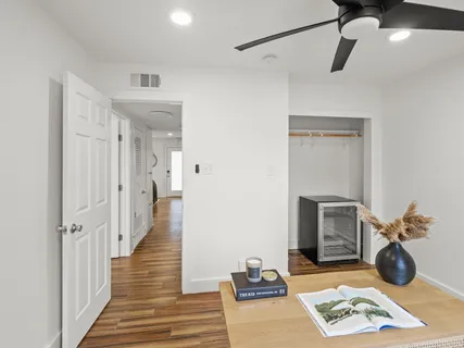 a view of entryway with livingroom