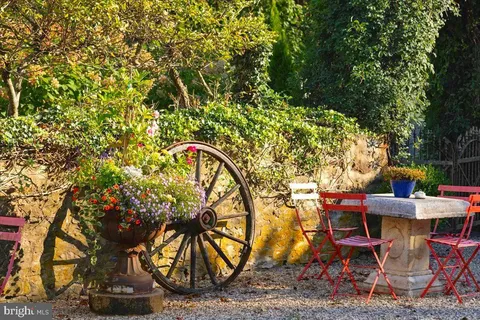 a view of a fruit basket