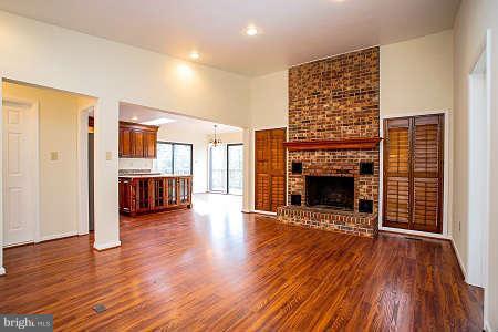 12350 Hunters Grove Road Manassas, VA 20112 - Photo 23 of 29 Living Room