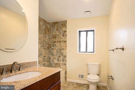 12350 Hunters Grove Road Manassas, VA 20112 - Photo 7 of 29 Bath
