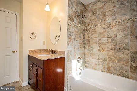 12350 Hunters Grove Road Manassas, VA 20112 - Photo 9 of 29 Bath