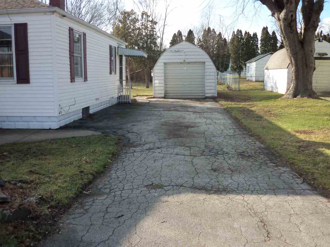 56639 Oak Road South Bend, IN 46619 - Photo 21 of 28 Gallery Image 21