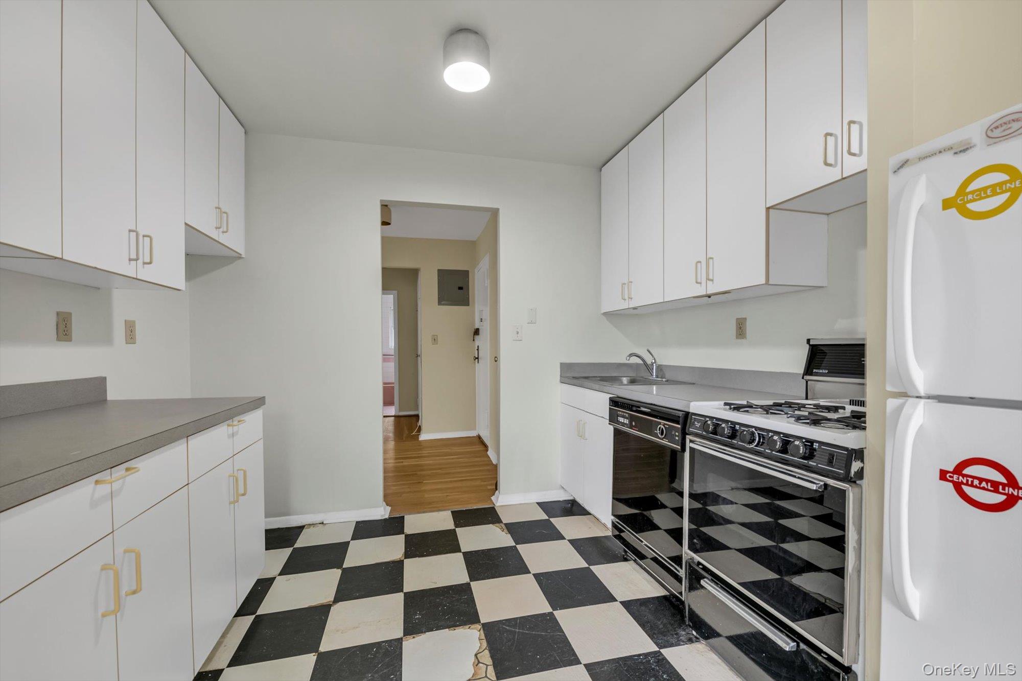 643 Pelham Road, Unit 6D New Rochelle, NY 10805 - Photo 8 of 12 a kitchen with a stove a sink and a refrigerator
