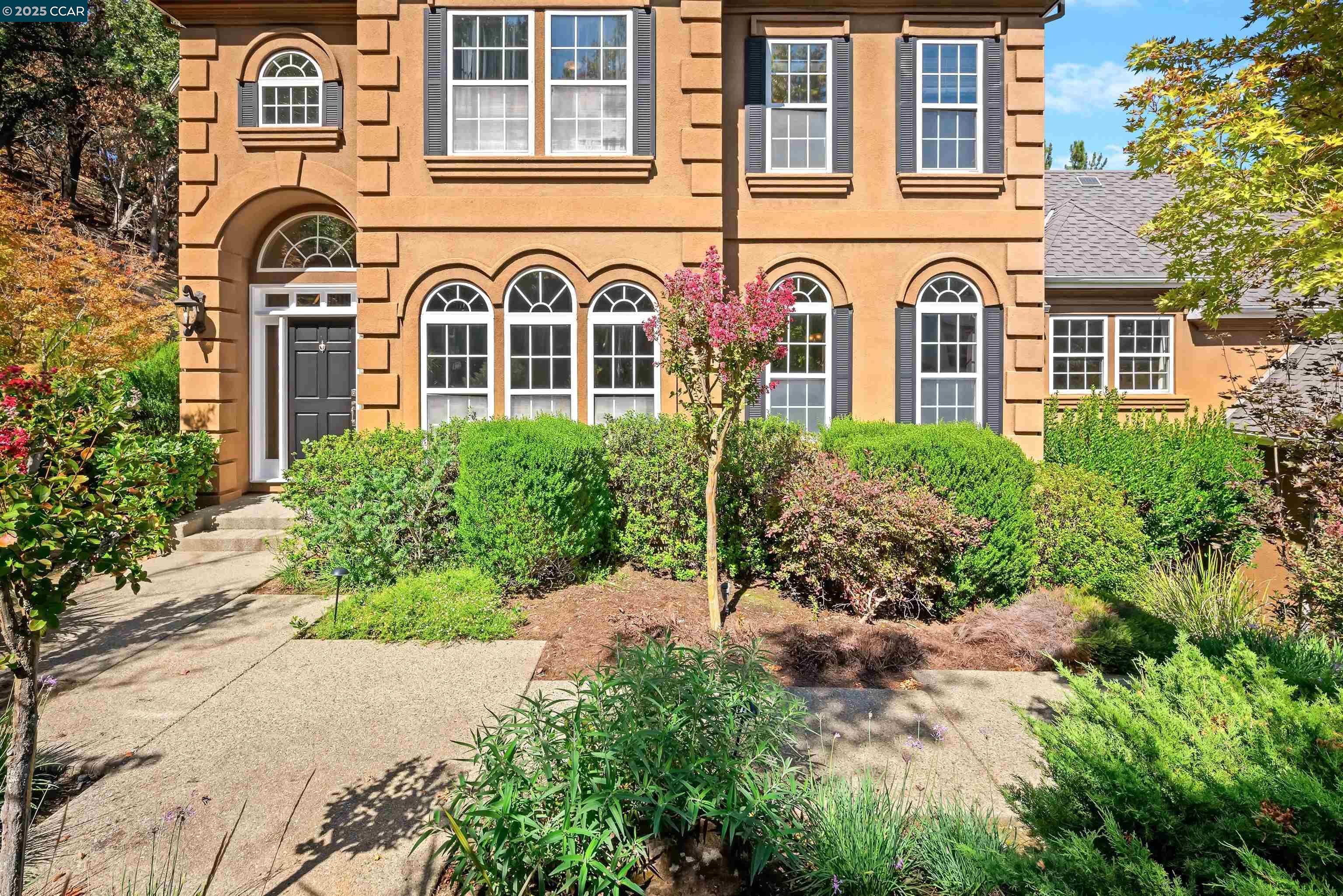 20 Oak Crest Lane Alamo, CA 94507 - Photo 3 of 41 front view of a building