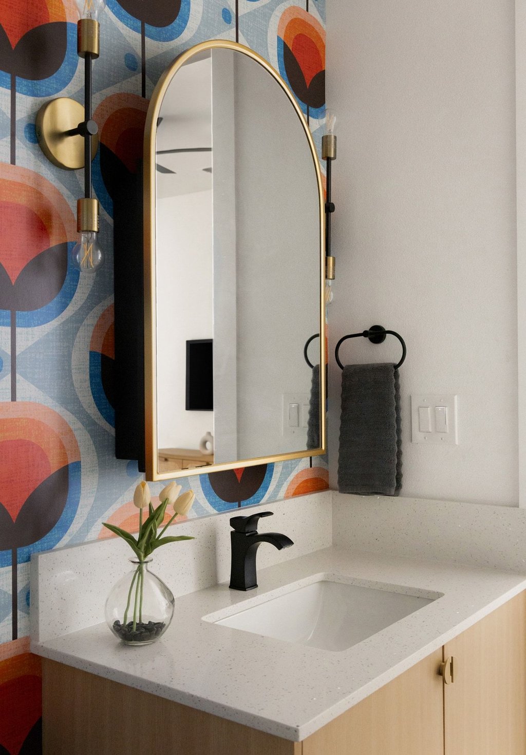 47 War Bonnet Wimberley, TX 78676 - Photo 31 of 40 a bathroom with a sink and a mirror
