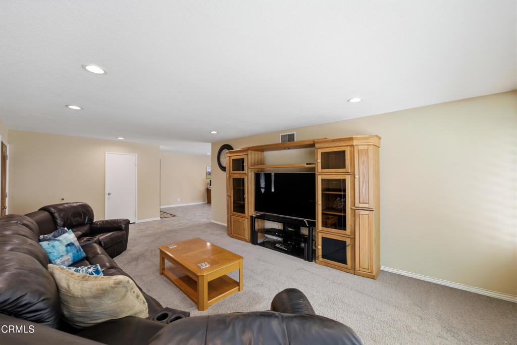 3695 Semple Street Simi Valley, CA 93063 - Photo 6 of 49