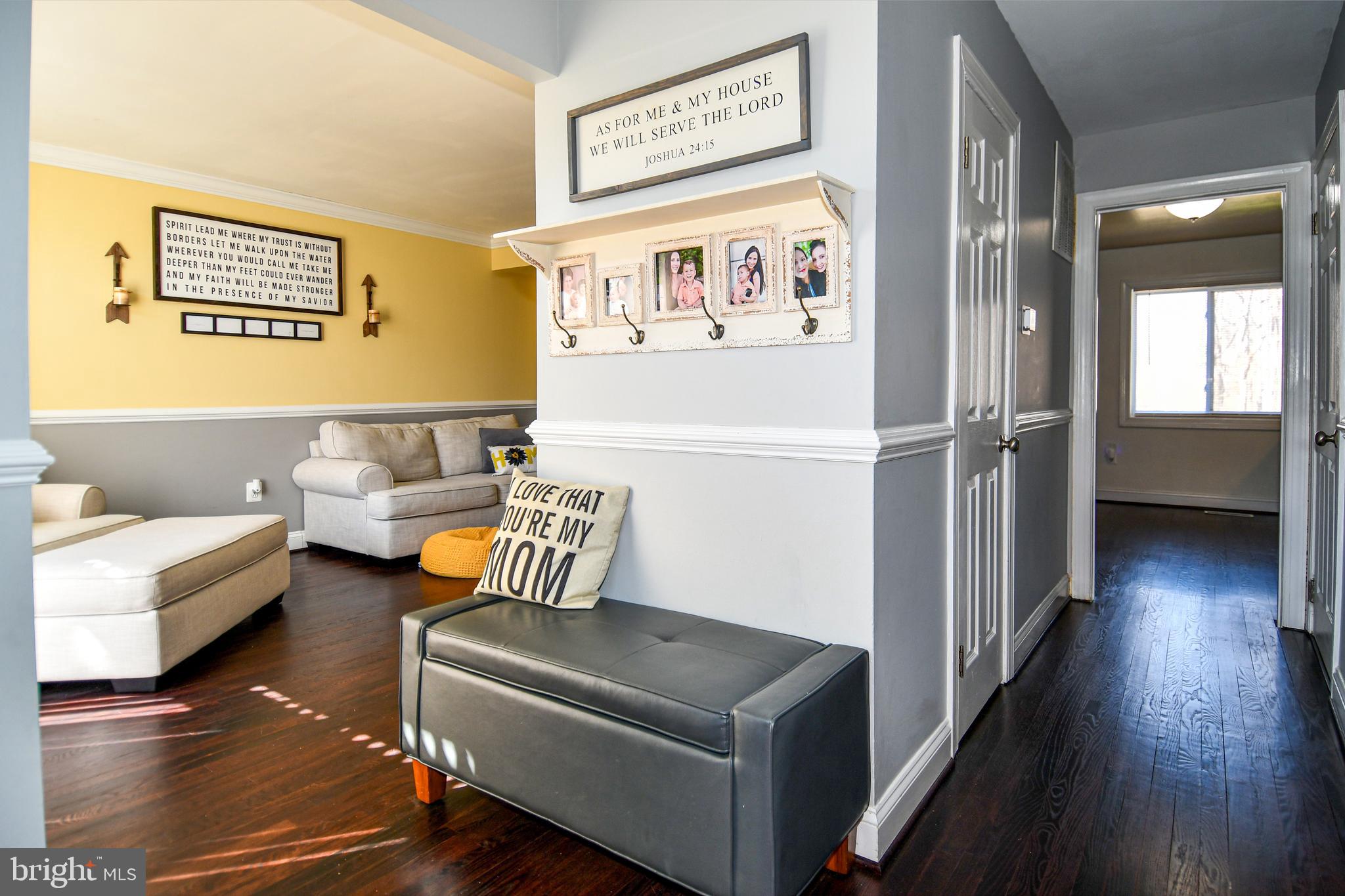 12604 Dulcinea Place Woodbridge, VA 22192 - Photo 9 of 63 a view of a livingroom with furniture and wooden floor