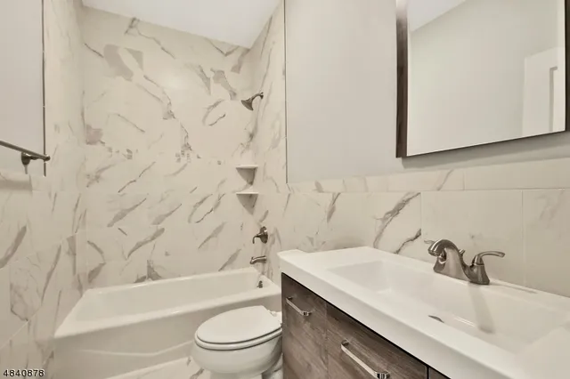 $3,350 | 115 Watchung Avenue, Unit 1, Montclair, NJ 07043