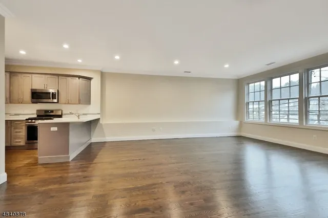 $3,350 | 115 Watchung Avenue, Unit 1, Montclair, NJ 07043