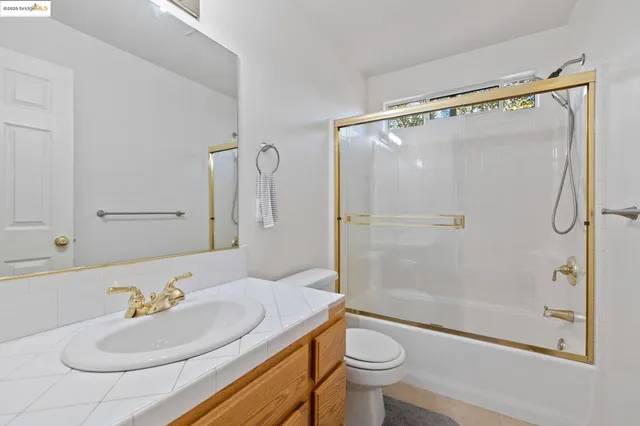 a view of an empty garage