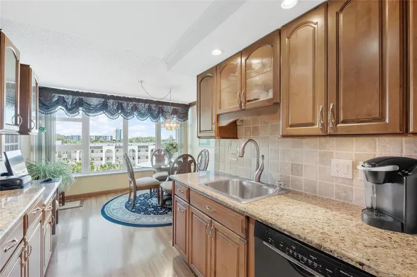 $394,000 | 1620 South Ocean Boulevard, Unit 5L, Lauderdale-by-the-Sea, FL 33062
