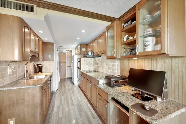 $394,000 | 1620 South Ocean Boulevard, Unit 5L, Lauderdale-by-the-Sea, FL 33062
