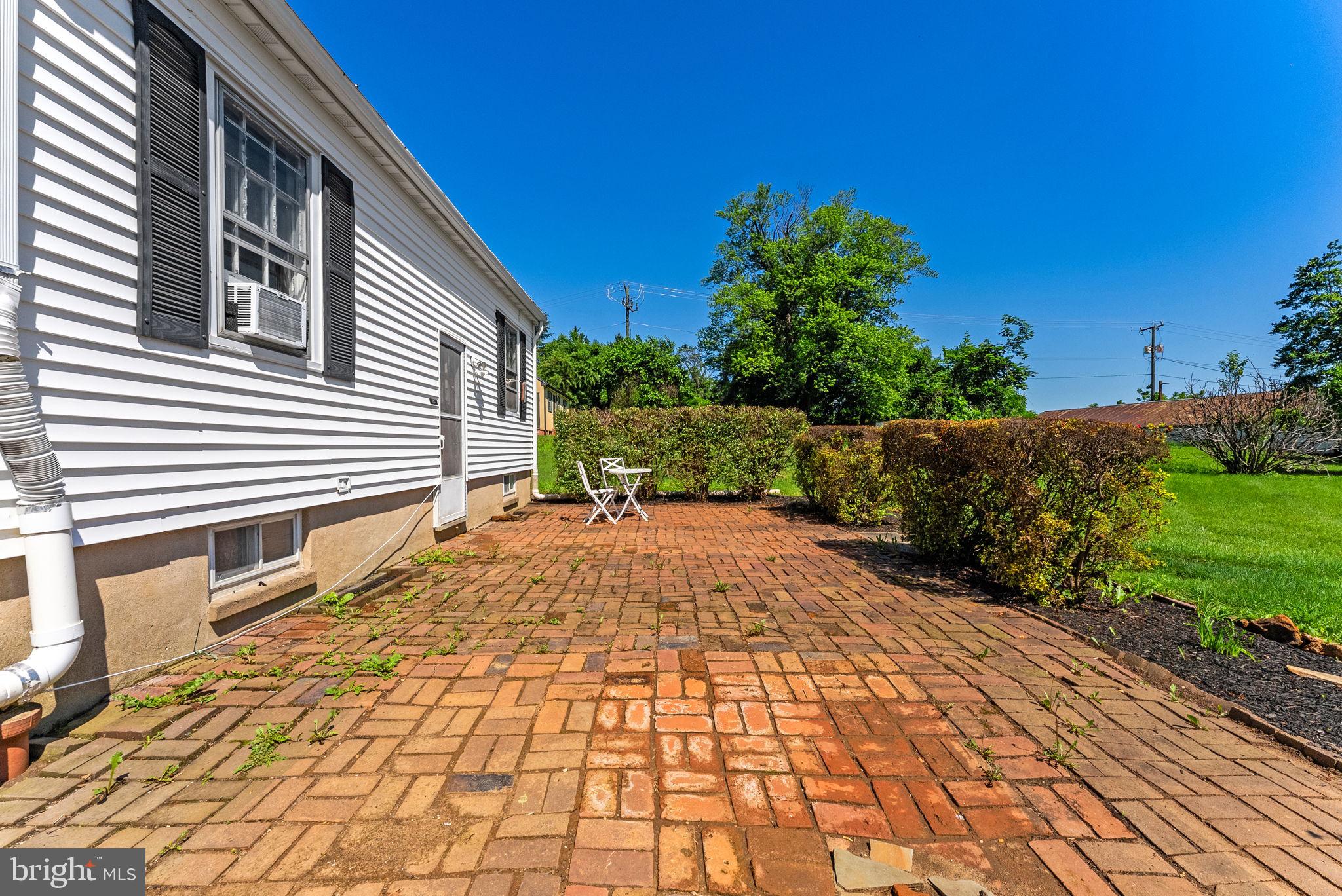 539 Old Meetze Road Warrenton, VA 20186 - Photo 28 of 30 a view of a backyard with sitting area