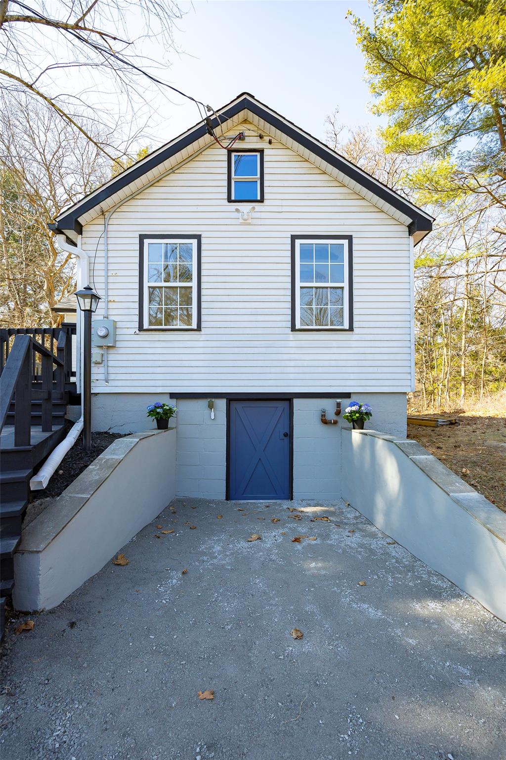 a view of a house with a outdoor