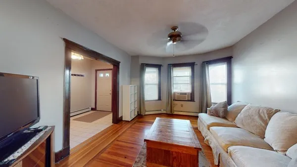$2,600 | 139 Hillsdale Road, Unit 1, Somerville, MA 02144