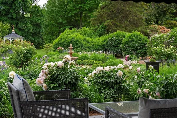 $2,100,000 | 440 Prospect Street, East Longmeadow, MA 01028