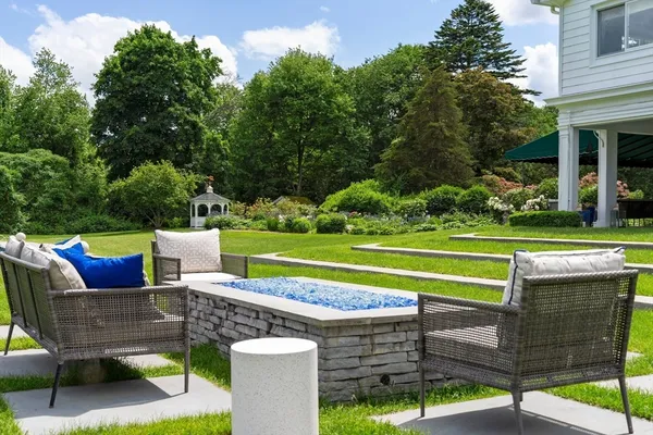 $2,100,000 | 440 Prospect Street, East Longmeadow, MA 01028