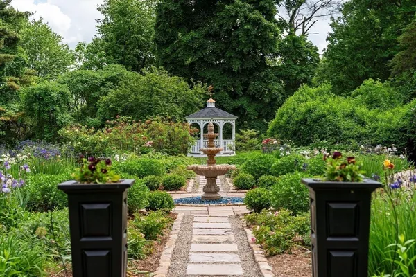 $2,100,000 | 440 Prospect Street, East Longmeadow, MA 01028