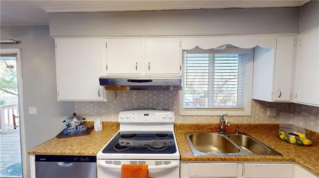 $319,900 | 4542 West 50th Street, Roeland Park, KS 66205