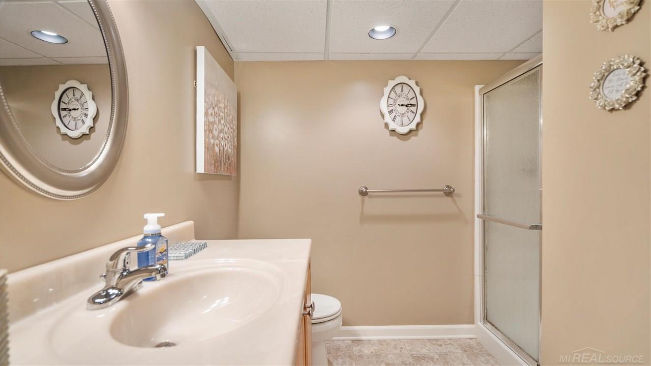 1724 Chase Rochester, MI 48307 - Photo 27 of 37 50083026-26.JPG