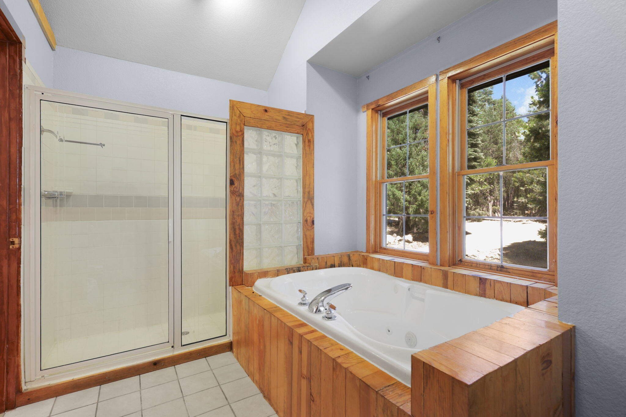 34540 Twin Cedars Road Shingletown, CA 96088 - Photo 27 of 45 Soaking Tub