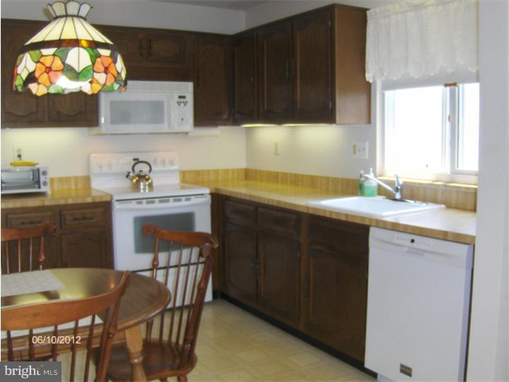 11 Dunstable Road Southampton, NJ 08088 - Photo 9 of 20 Kitchen