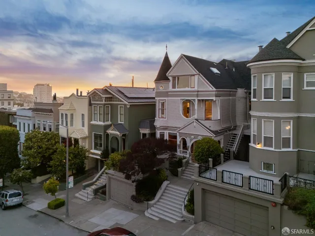 a view of multiple houses with a yard